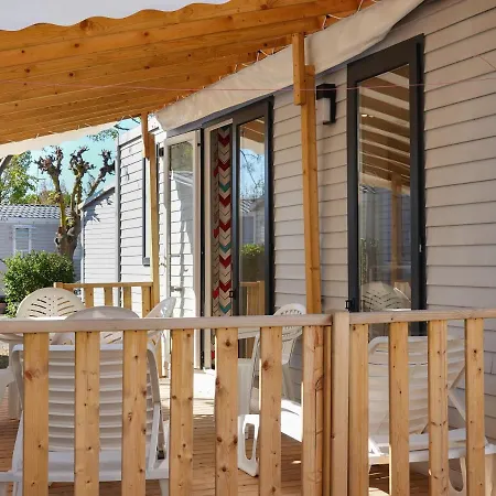 Camping Pleine Mer Campsite Vias